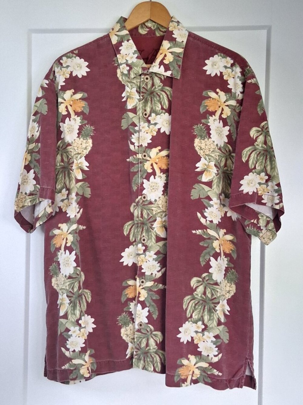 Tommy Bahama Relax Men XL 100% Silk Camp Shirt Burgundy Tropical Floral Hawaiian